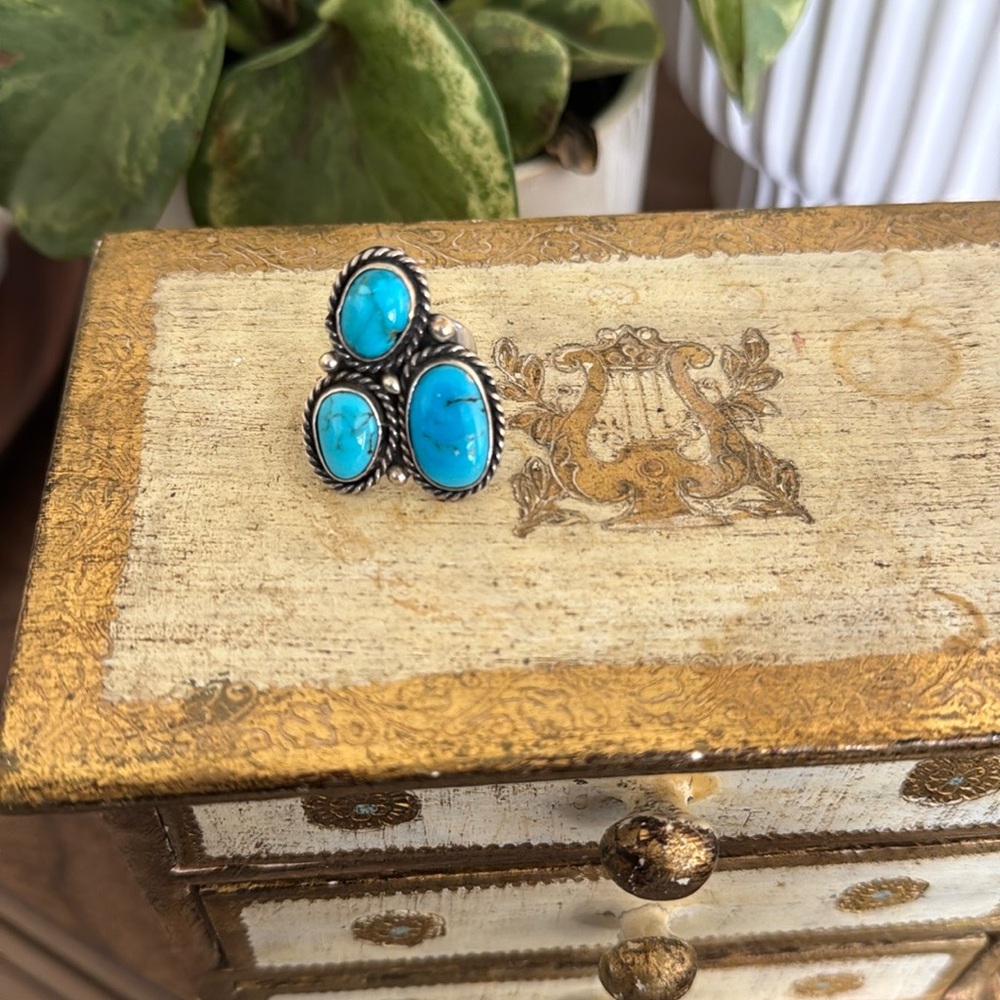Native American Turquoise Silver Ring